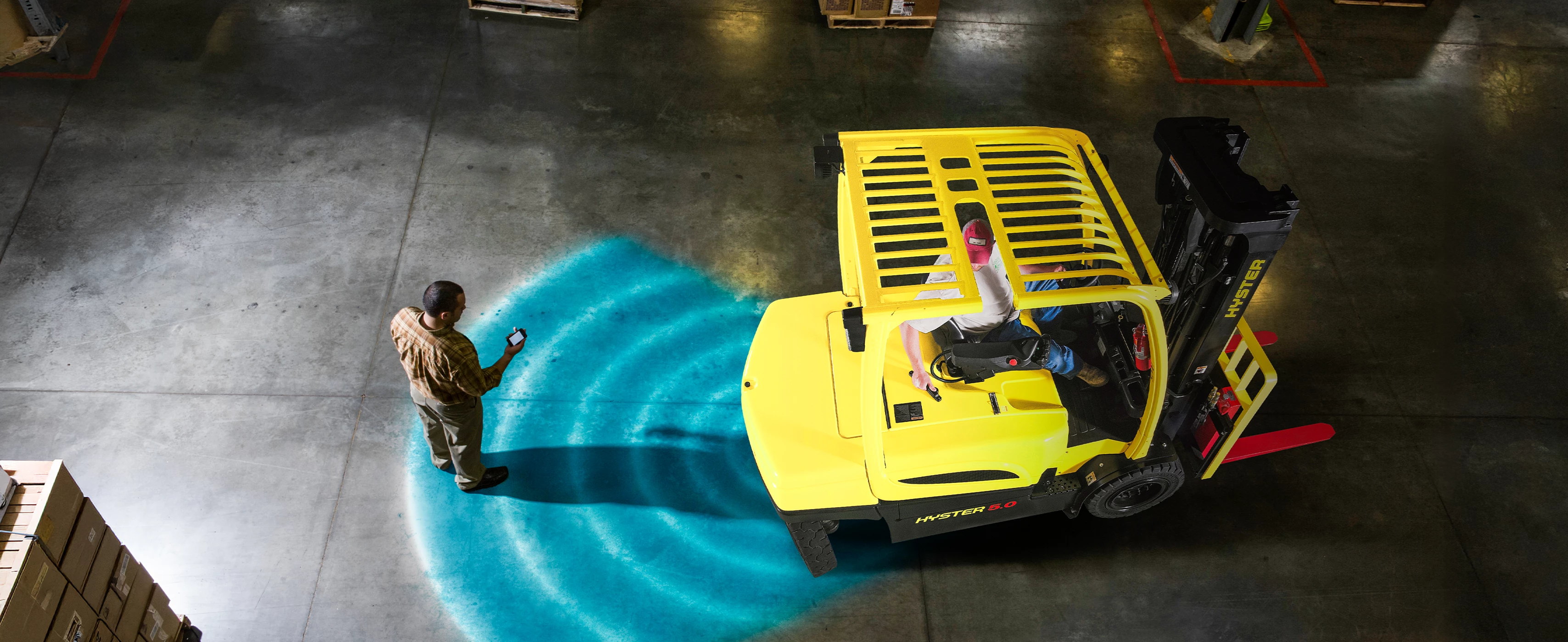 Hyster forklift with Hyster Reaction operator assist technology notifying operator and pedestrian of a risky situation.