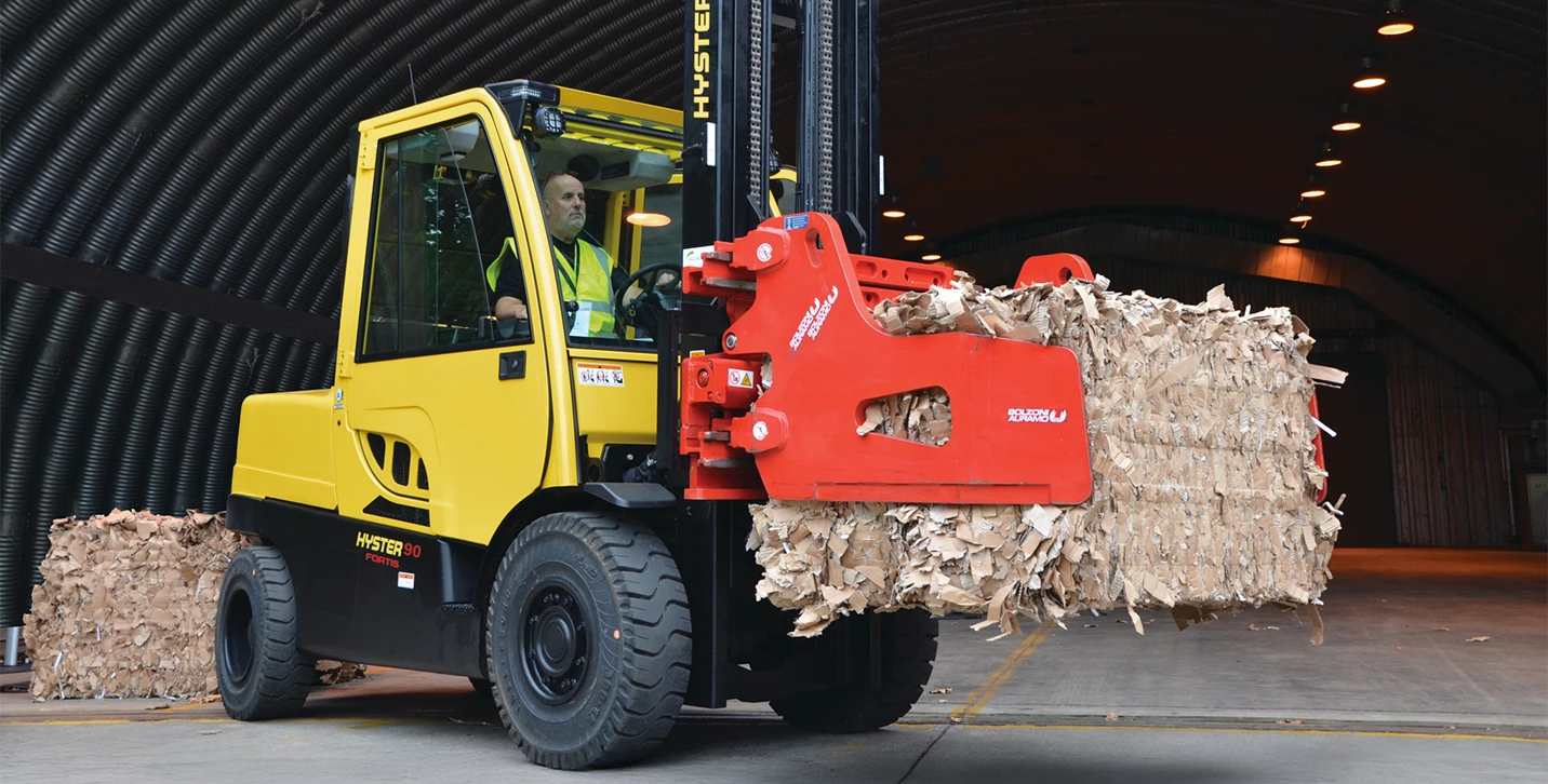 Hyster forklift with Auramo bale clamp.